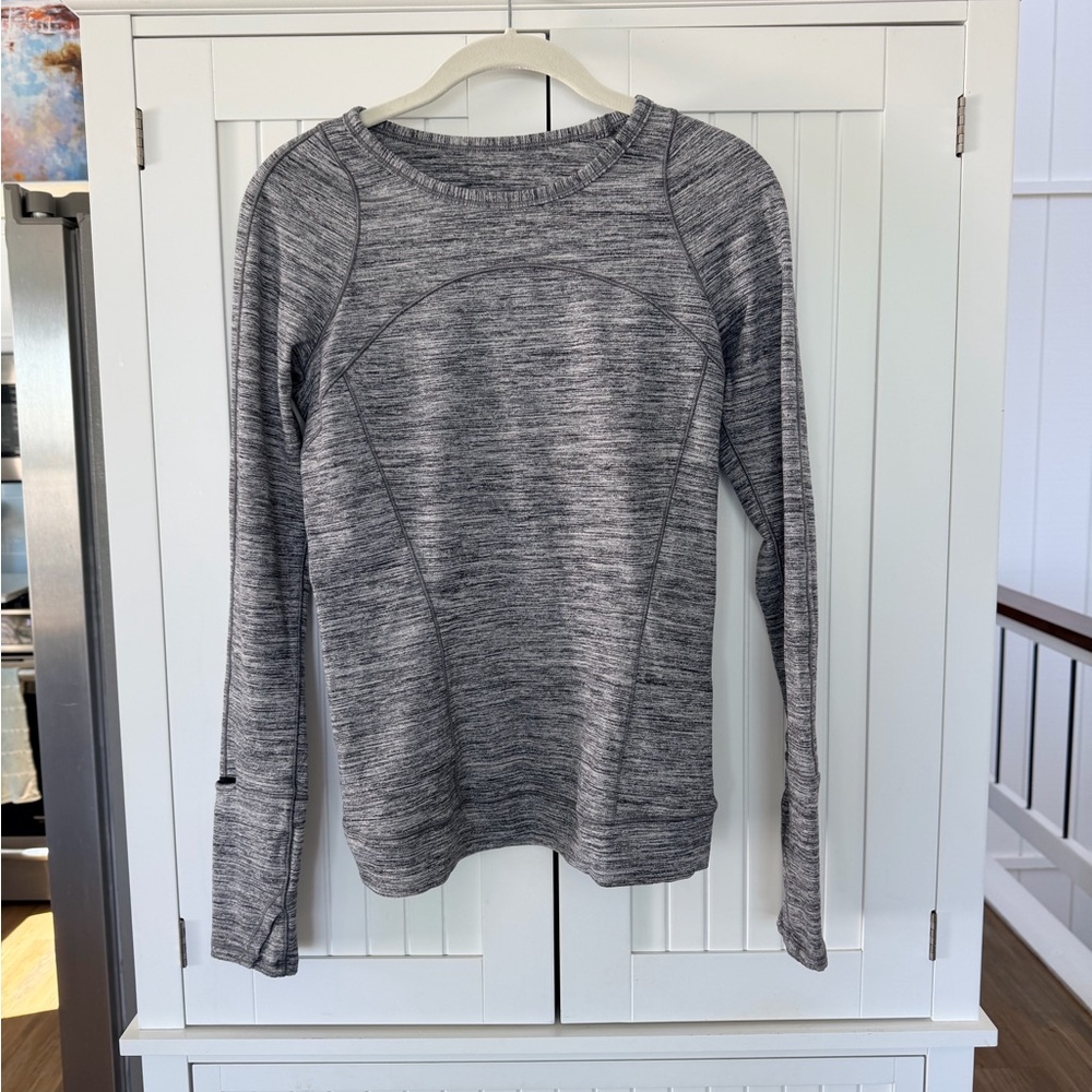 Lululemon Stylish Heather Gray Long Sleeve Women's Top-size Small